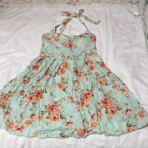 No boundaries halter top size M